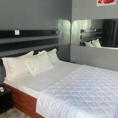 Sunrise Center Bonapriso 111 Hotel Douala Exterior foto